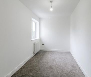 3 bedroom end of terrace house to rent - Photo 4