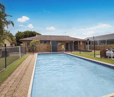 Spacious family home + separate studio, minutes to the beach! - Photo 6