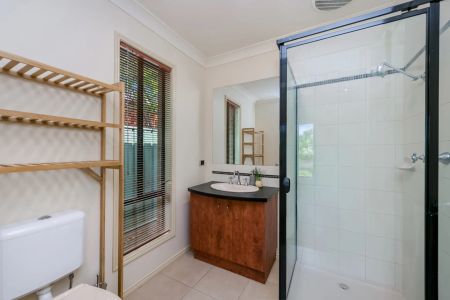 Stylish Living in a Quiet Strathfieldsaye Court - Photo 3