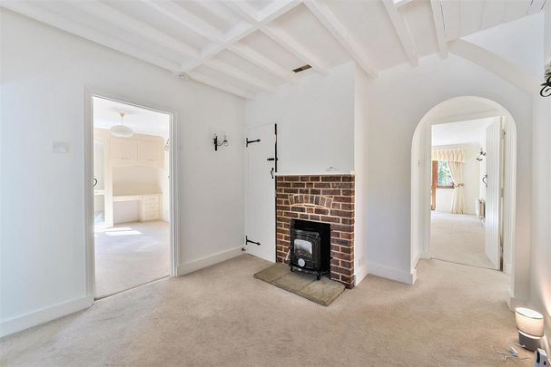 4 bedroom bungalow to rent - Photo 1