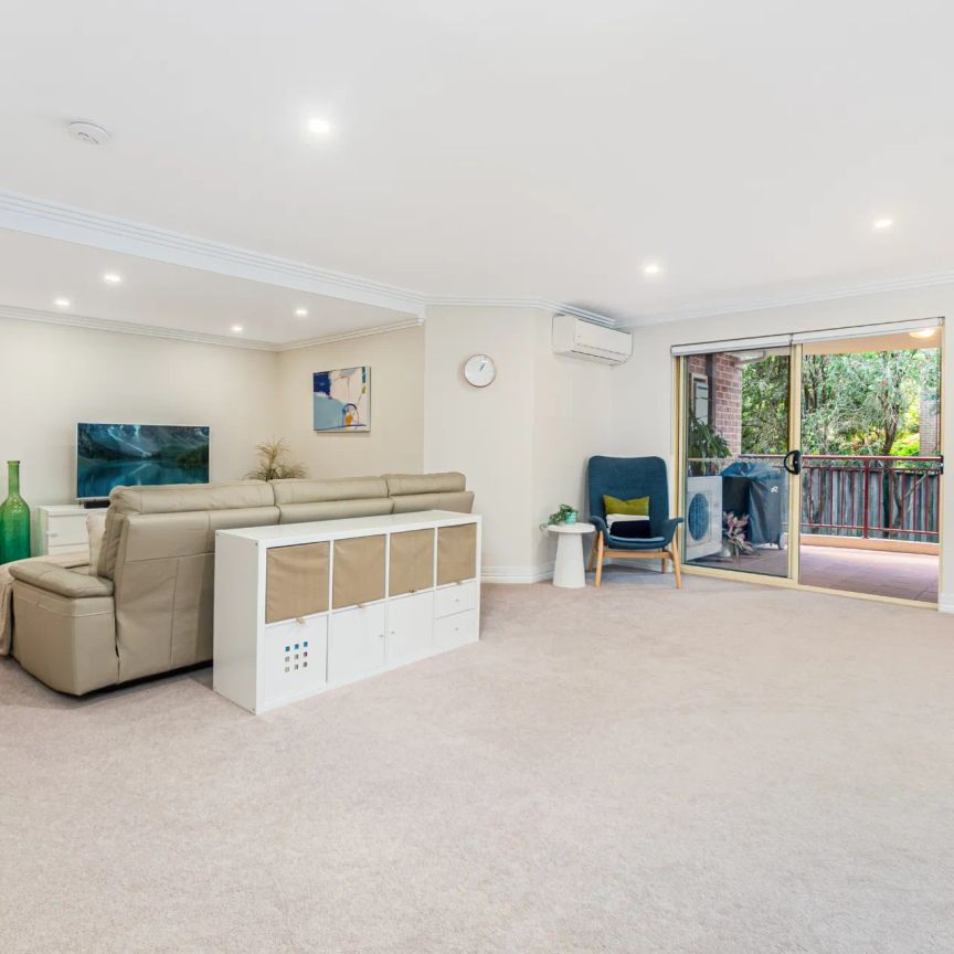 Spacious Three-Bedroom Apartment in a Prime Castle Hill Location - Photo 1