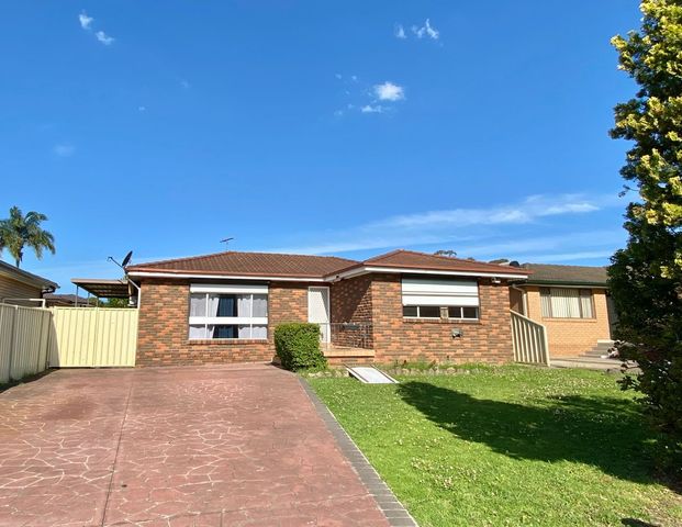 98 Sweethaven Road, Bossley Park, NSW 2176 - Photo 1