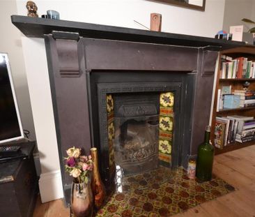 2 bedroom end of terrace house to rent - Photo 2