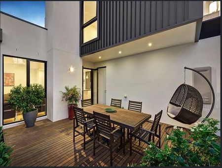7 Ellsworth Crescent, Camberwell - Photo 5