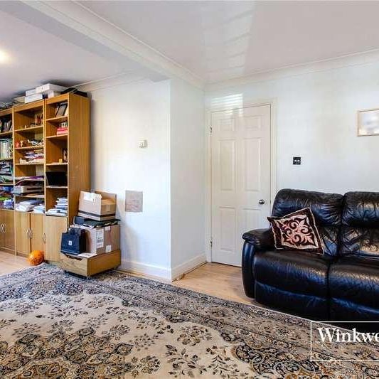 Tudor Lodge, Holden Road, Woodside Park, London, N12 - Photo 1