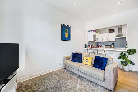 A brilliant two bedroom lateral apartment on Gloucester Road close to local amenities. - Photo 4