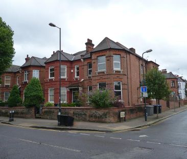 3 bedroom flat to rent - Photo 4