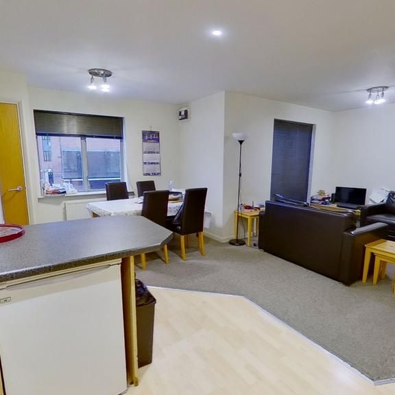2 bedroom ground floor flat to rent - Photo 1