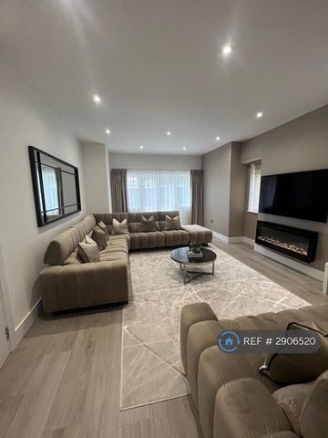 5 bedroom detached house to rent - Photo 5