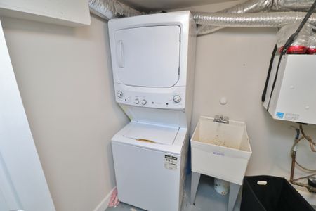 2465 Chasseur Ave #C - Photo 2