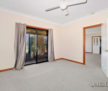 5 Bed, 2 Bath - Photo 6