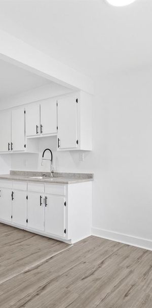 1 Bed, 1 Bath - 6351 Boulevard Joseph-Renaud, Anjou - Photo 1