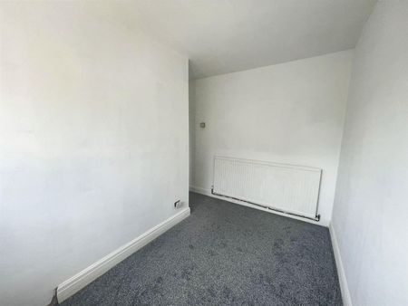 2 Bedroom Terraced House for rent in Burton Avenue, Doncaster - Photo 5