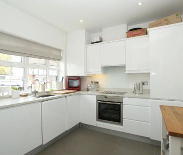 3 bedroom semi-detached house to rent - Photo 3