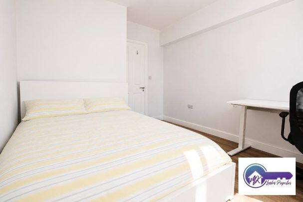 3 Bedroom Flat To Rent - Photo 1