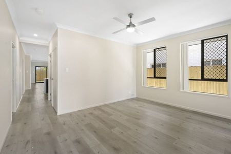 Brand New Home plus 3.5kw Solar Power - Photo 3