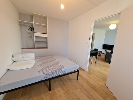 Location Appartement 5 pièces 83m² - Photo 4