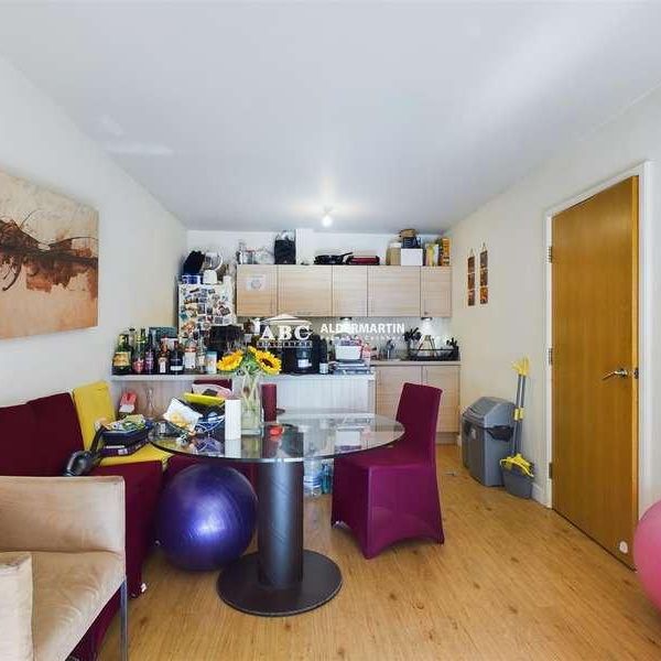 Boulevard Drive, London, NW9 - Photo 1