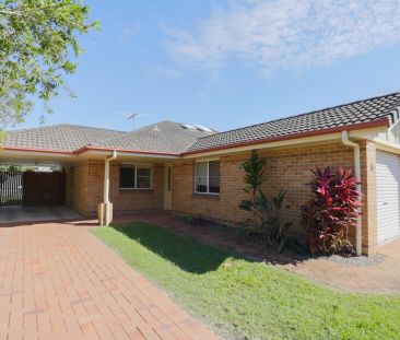 Spacious Ground-Floor Villa in Peaceful 'Carindale Village' - Photo 3