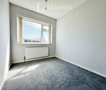 4 bedroom bungalow to rent - Photo 2