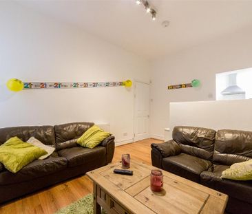 3 bedroom flat to rent - Photo 2