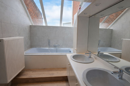 Woning met 3 slaapkamers, ruime garage en koer in hartje Poperinge. - Foto 5