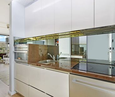 Top floor studio with leafy outlook - Photo 6