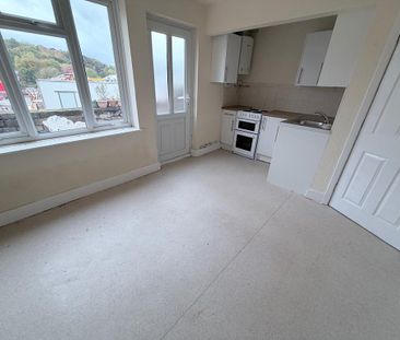 2 bedroom semi-detached house to rent - Photo 5