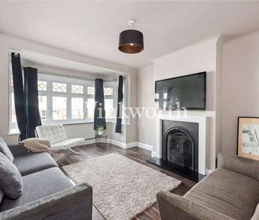 Empire Avenue, London, N18 - Photo 1