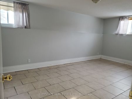 Property For Lease | S8040678 - Photo 2