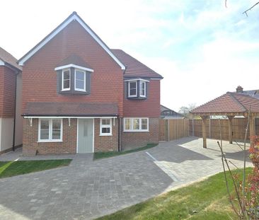4 bedroom detached house to rent - Photo 1