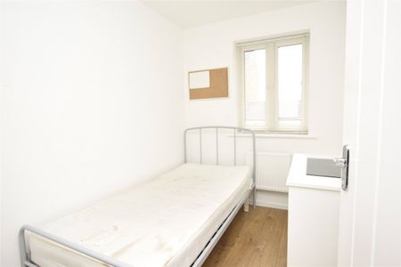 Northrop Gardens, Grove, Wantage, Oxfordshire, OX12 - Photo 3