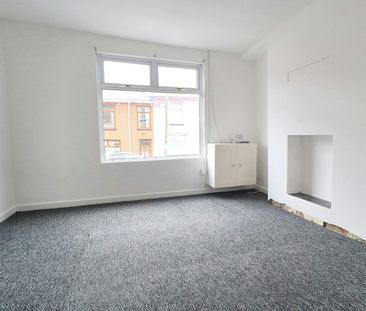 Terraced House to rent on - Photo 2