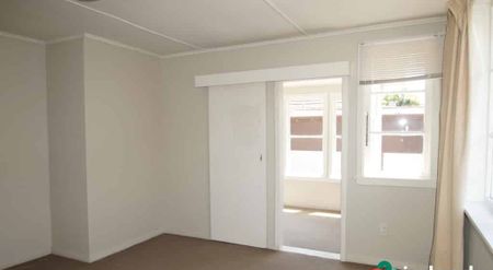 Nestled in Northcote - Photo 5