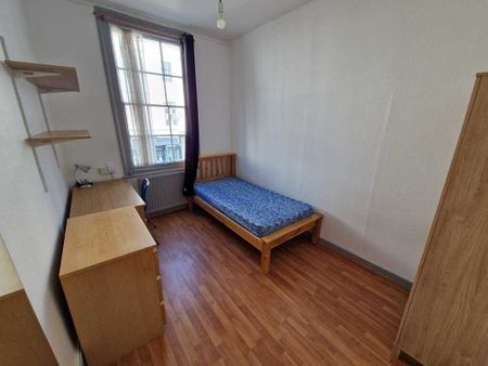 5 Bed Student Accommodation - Photo 2