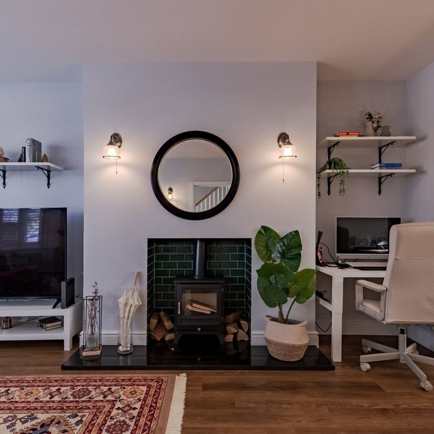 5 Bed Semi-Detached House, Delamere Road, W5 - Photo 1