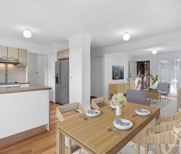 CONTEMPORARY & STYLISH EXECUTIVE LIVING - GREAT LOCATION - Photo 5
