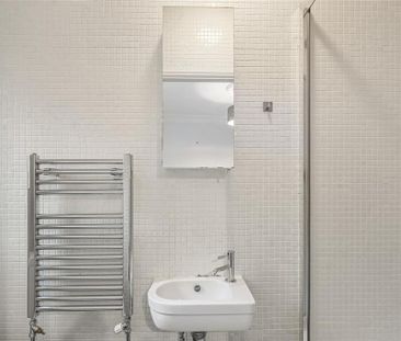 3 bedroom flat to rent - Photo 6