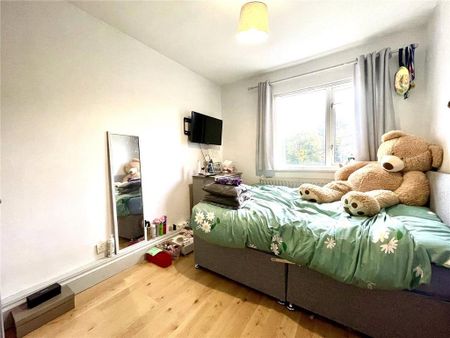 4 bedroom semi-detached house to rent - Photo 3