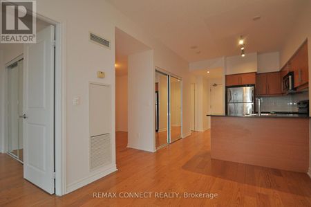 #419 - 2885 Bayview Avenue – Toronto C15, Ontario - Photo 2