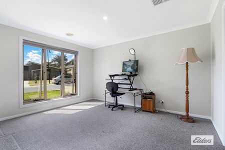 12 Throssell Crescent - Photo 4