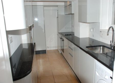 2 Bed Flat, Fulham Road, SW6 - Photo 4