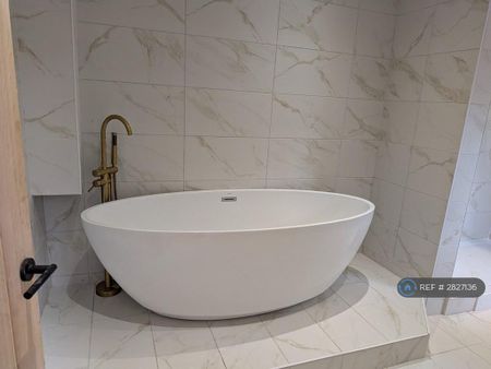 2 bedroom flat to rent - Photo 5