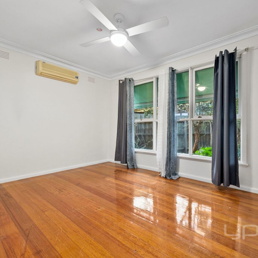 3 BEDROOM FAMILY HOME - Photo 1