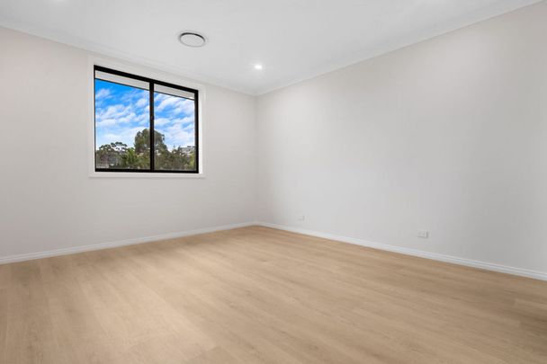 Brand New 5 Bedroom Duplex! - Photo 1