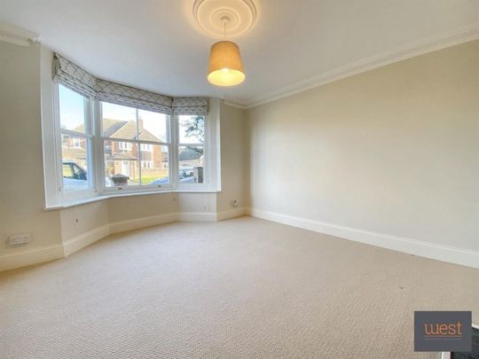 Larkhill, Wantage - Photo 1