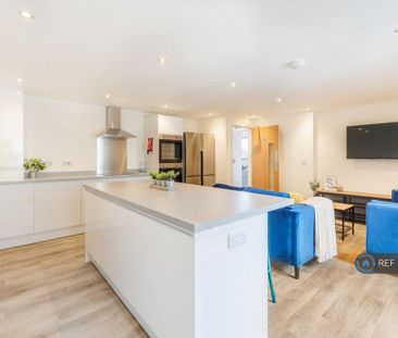 5 bedroom flat to rent - Photo 1
