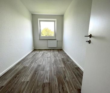 Hell u. stilvoll – 4-Raumwohnung mit halboffener Küche - Foto 1