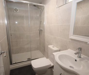 3 bedroom end of terrace house to rent - Photo 5