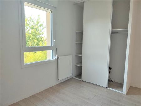 Location Appartement 4 pièces 84m² PINS JUSTARET 31860 - Photo 4